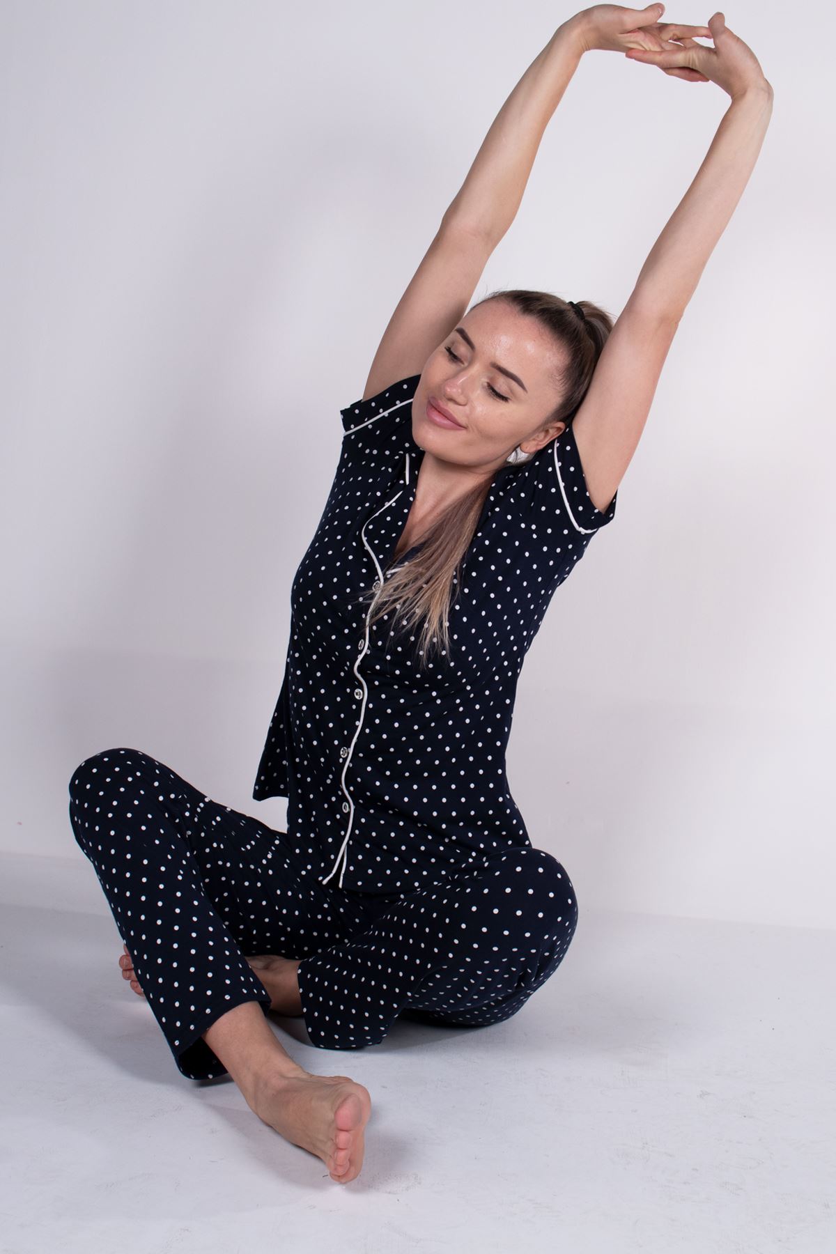Malabadi Kadın Lacivert Puantiyeli Düğmeli Likralı Modal Yazlık Pijama Takımı 5004
